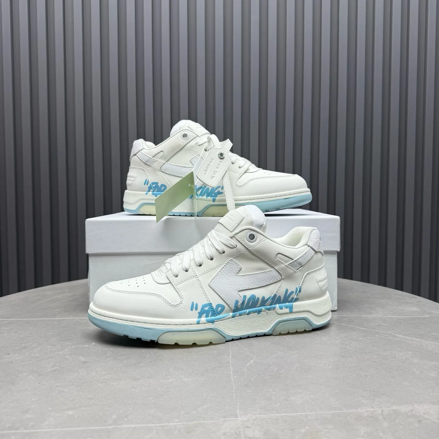 【off- white】P: 620💰Couple model👫, Size: 35-44 (Customized for men 38.45.46) High-quality version👊 "Out of office" series original molding, original lasting, production process 1:1 Original ➰OFF GRAY WHITE OW ➰ First-layer cowhide Imported skin-friendly and environmentally friendly polyester mesh Original molding high elastic and environmentally friendly molding pad Made with the original lasting process. The original molded rubber outsole (never yellows and deforms) has a super correct shape, bright color and strong three-dimensional effect👍. Packaging💯Full set of packaging synchronized with the official website (branded paper, certificate of quality, branded cloth bag)